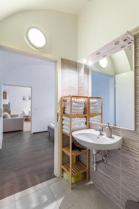 Free Parking I 500 Mbit Wifi I Kingsize Bed Appartement Wenen Buitenkant foto